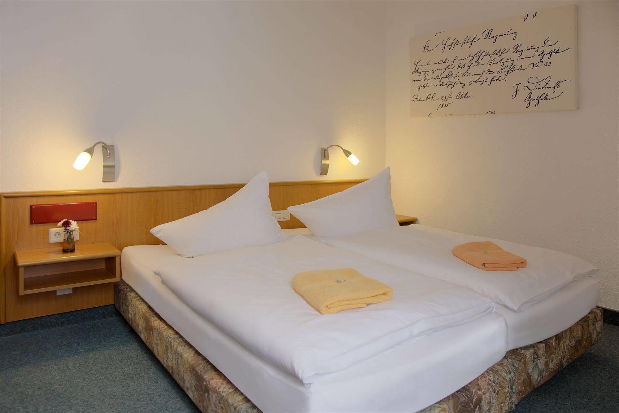 Adler-Hotel Delitzsch Eksteriør billede