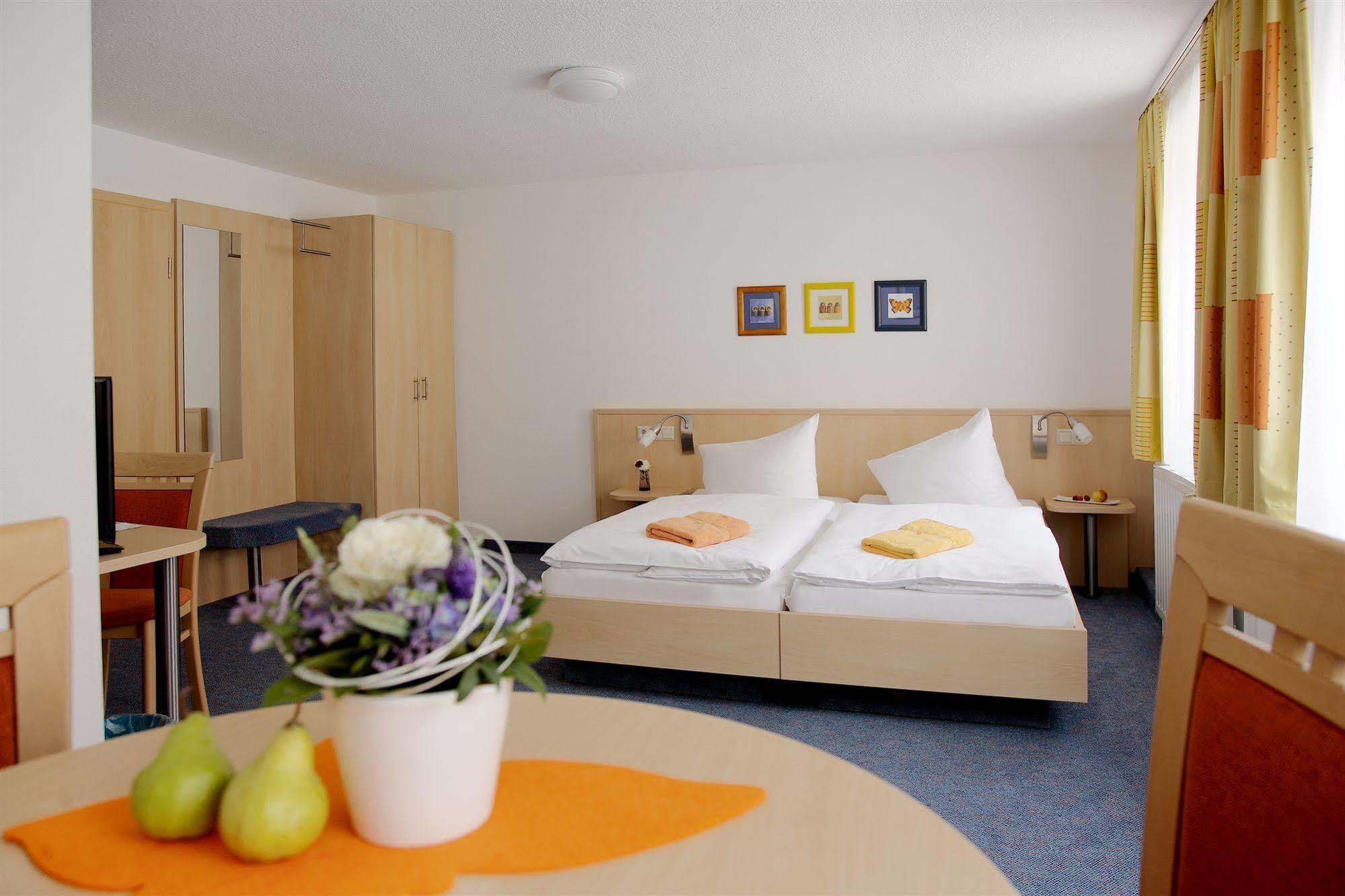 Adler-Hotel Delitzsch Eksteriør billede